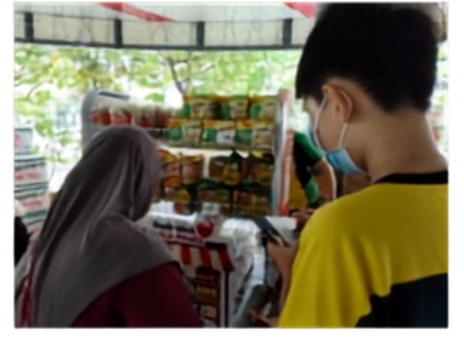 Our students partnered with Project Hope to set up a pop-up market for residents from rental unit households, providing them with the opportunity to select essential food items. Volunteers will assist with market setup, registration, queue management, food distribution, and stock replenishment.
